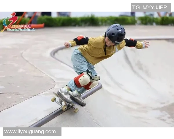 上海滑板队转型之路:从传统到现代的热潮与挑战解析 上海滑板队转型之路:从传统到现代的热潮与挑战解析